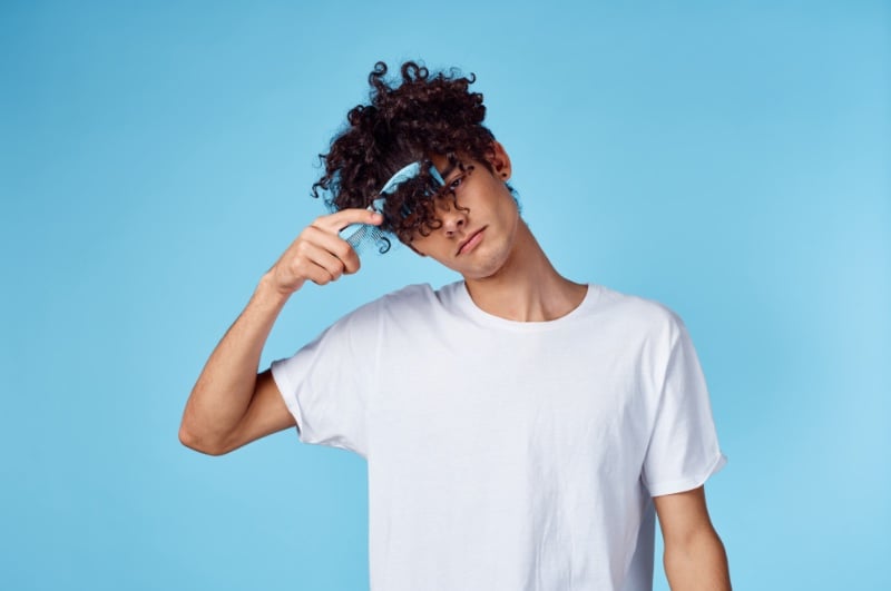 long curly hair men wide tooth comb