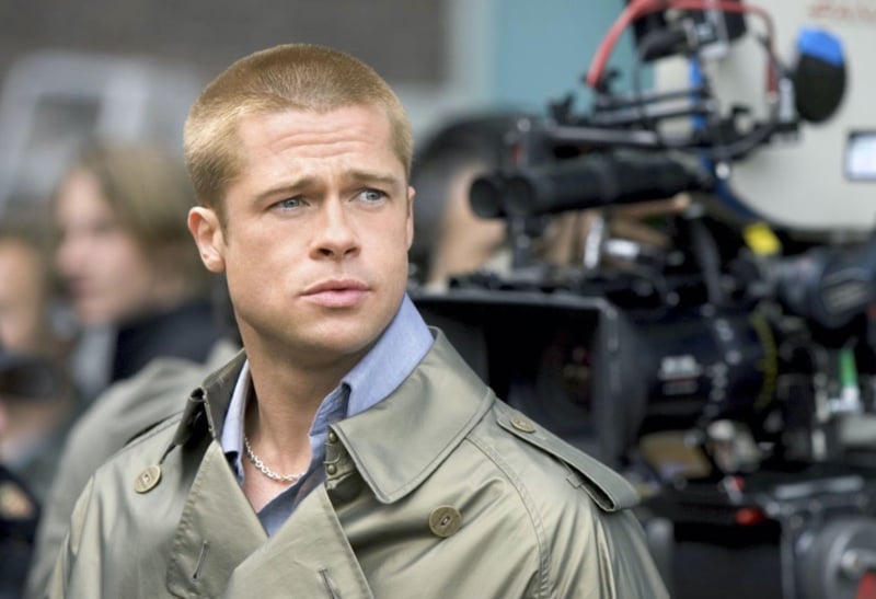 Brad Pitt with a blonde buzz cut on the Ocean's Twelve set