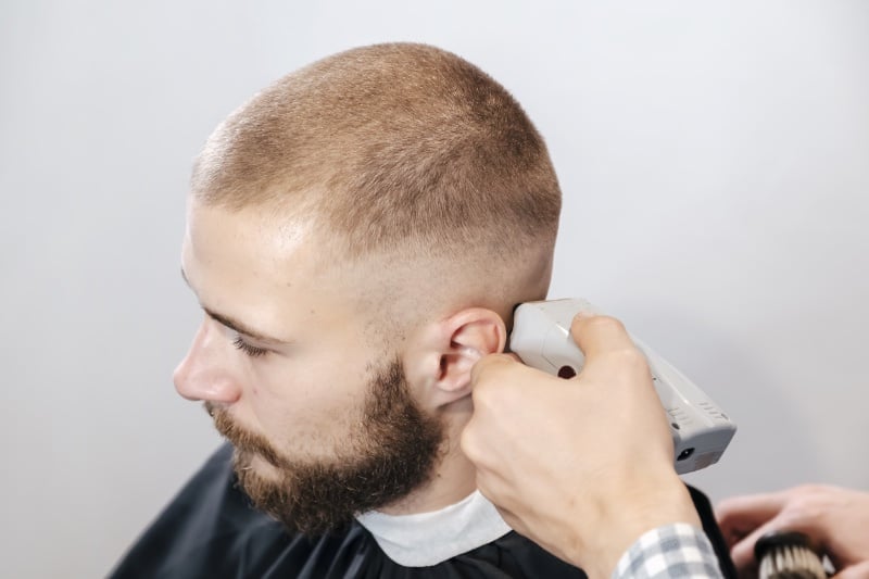 barber adding a fade to a buzz cut