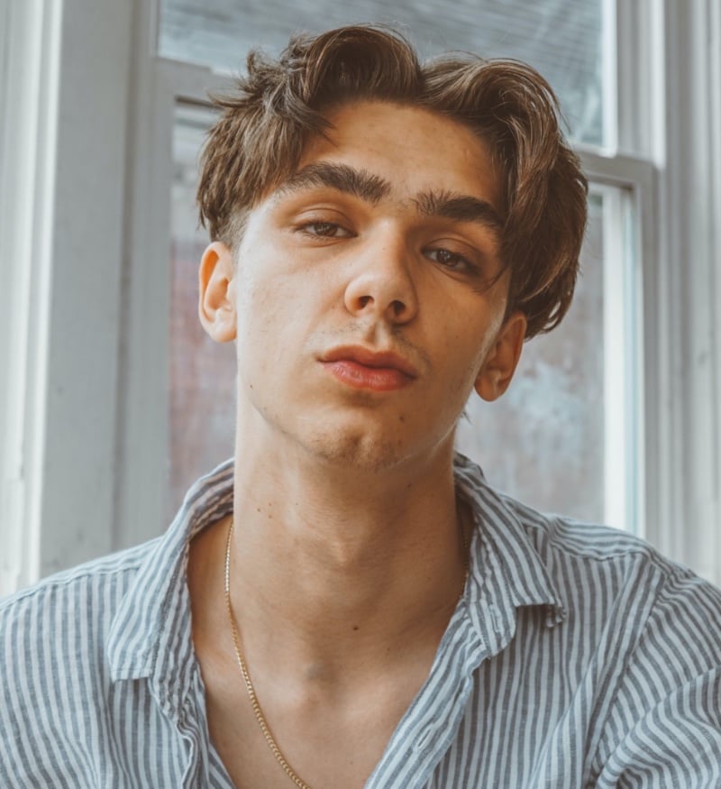 middle part hairstyle men