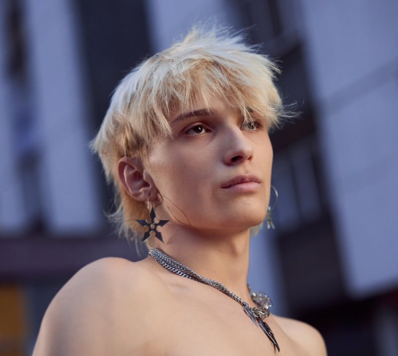 blonde textured mullet men