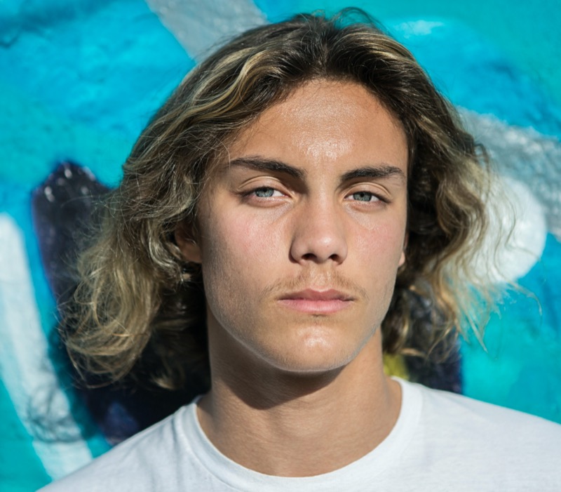 fluffy middle part men