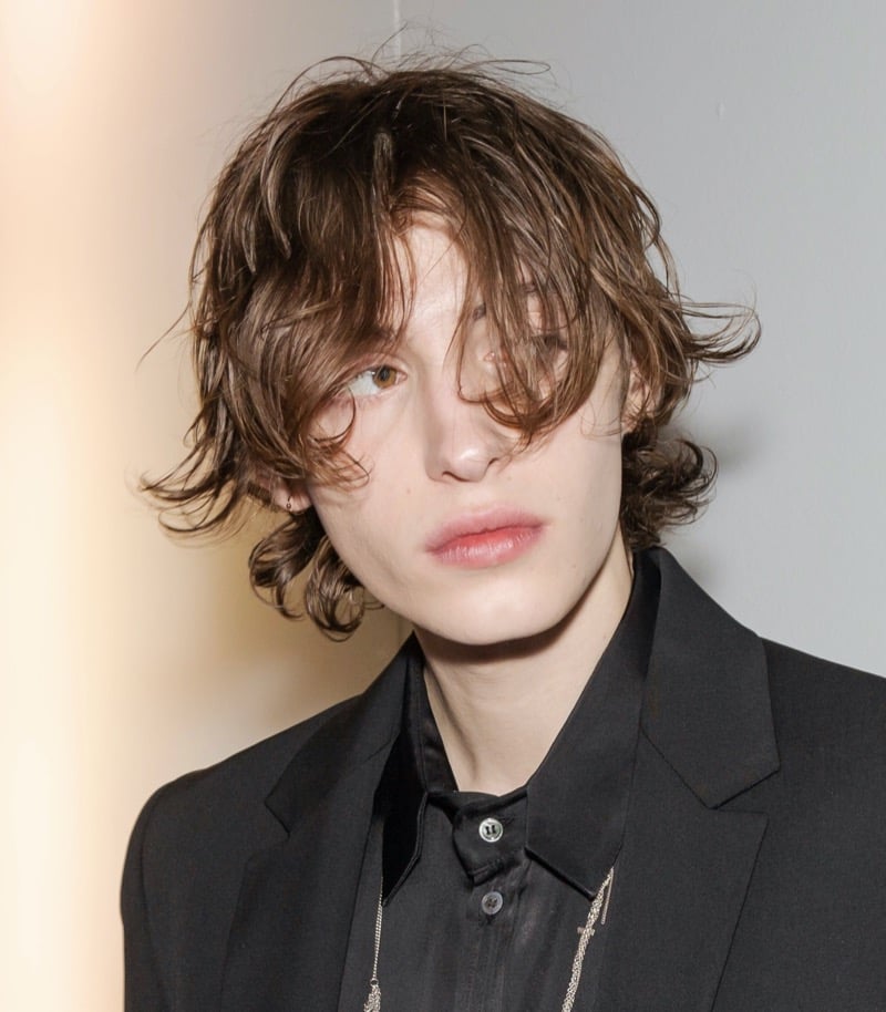 messy middle part haircut