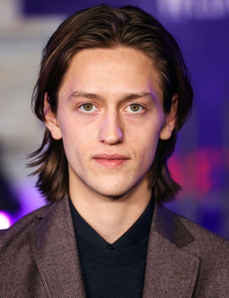 push back middle part men