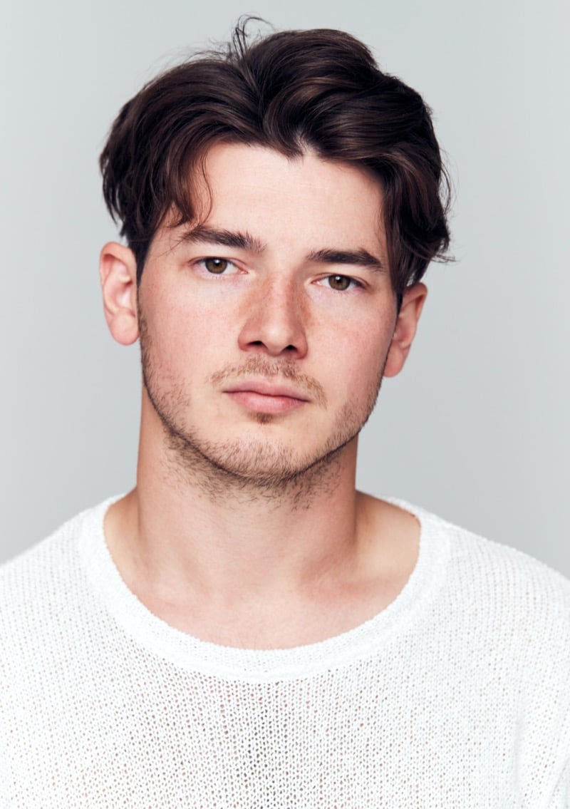mens short middle part
