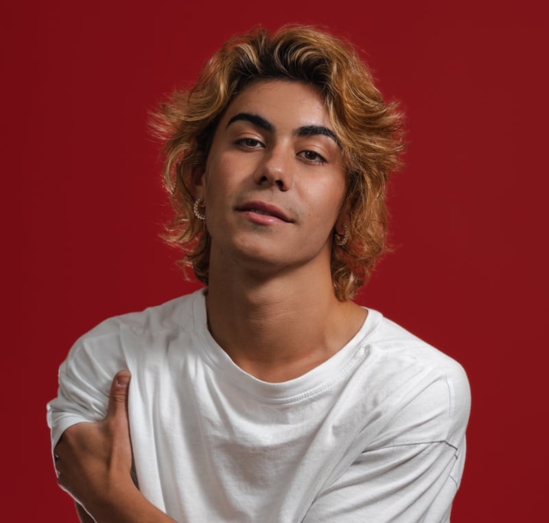 sun-kissed wolf cut men with golden highlights