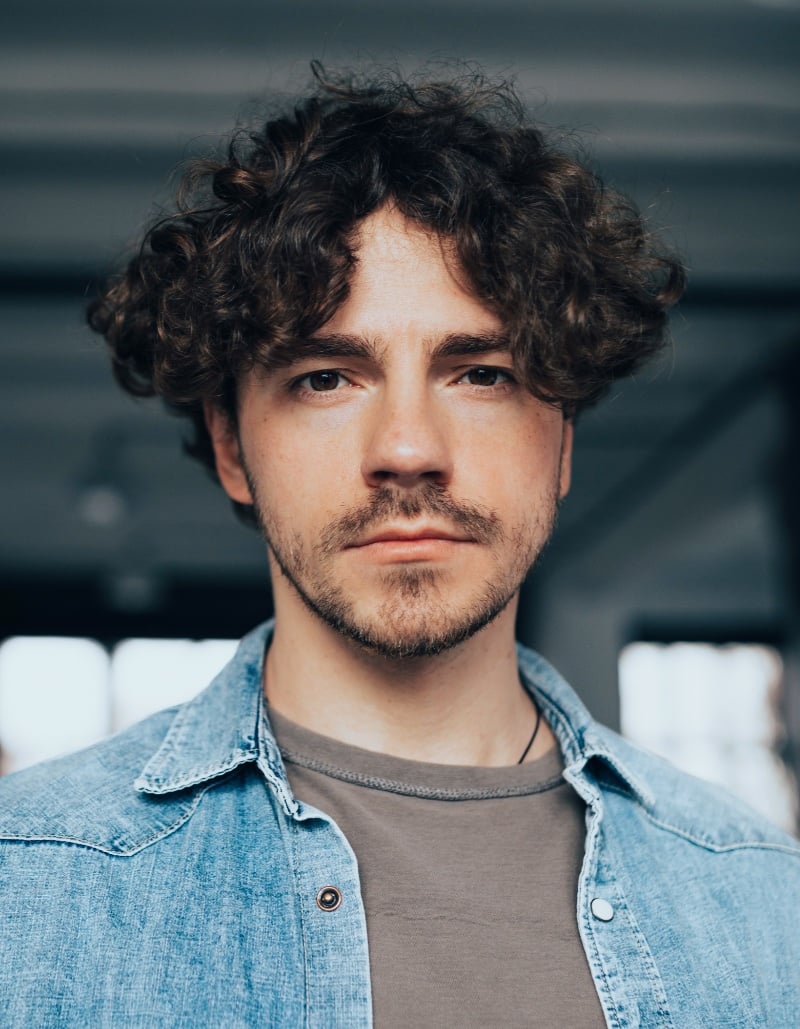 curly middle part men