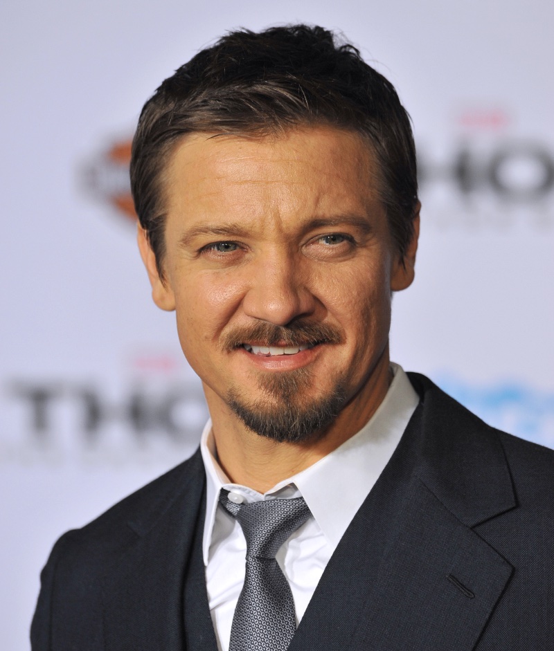 royale beard Jeremy Renner