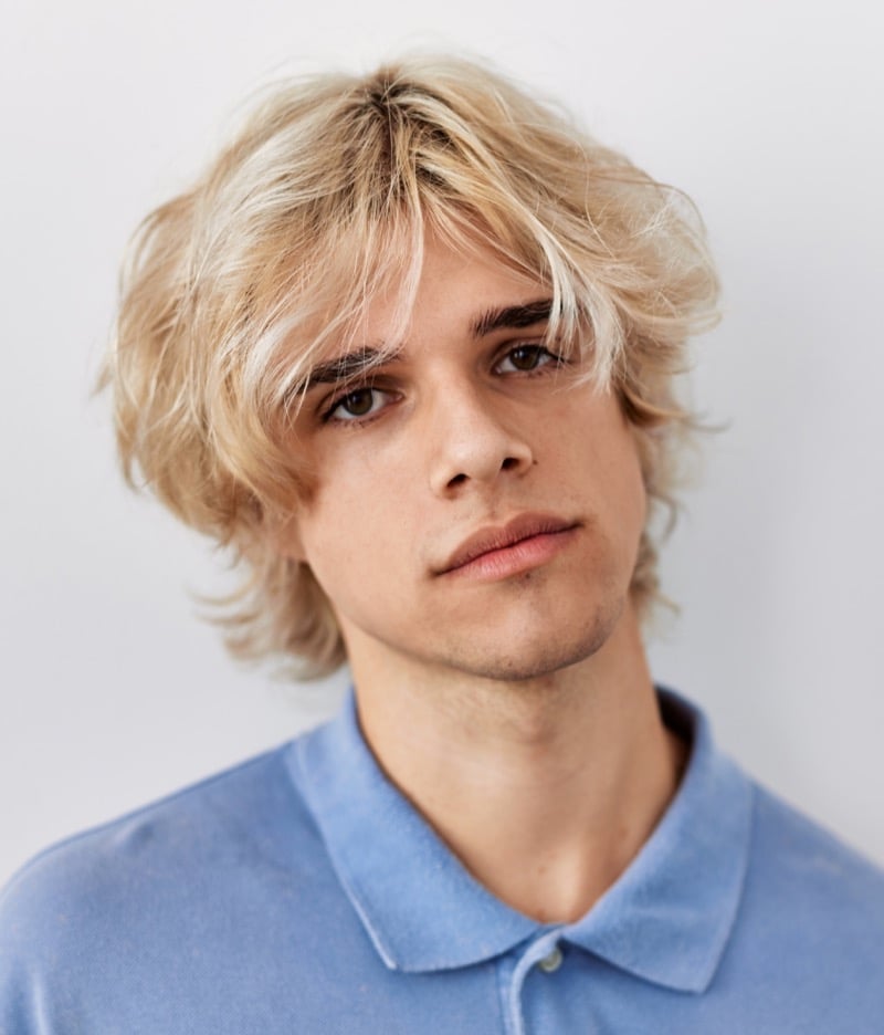 shaggy curtain haircut men
