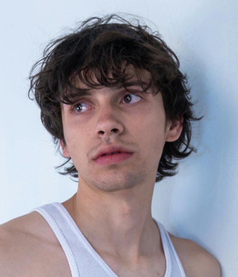 wavy shag haircut men