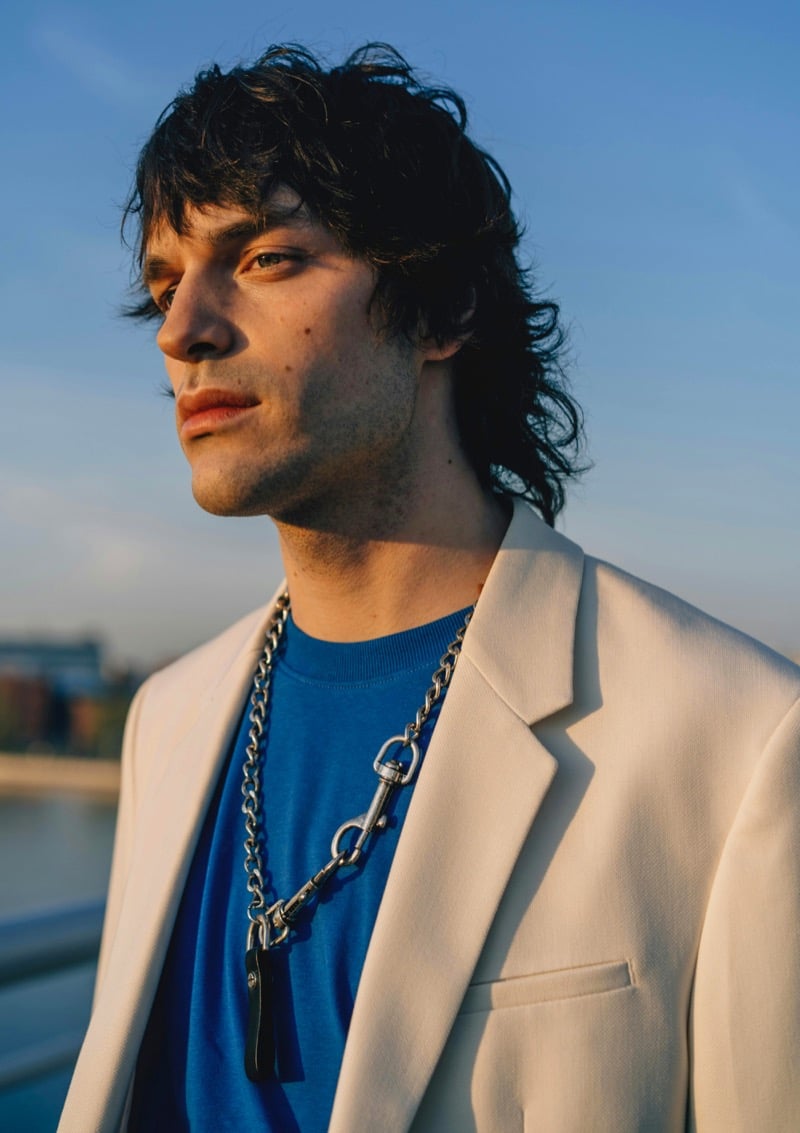 shaggy wavy hair men