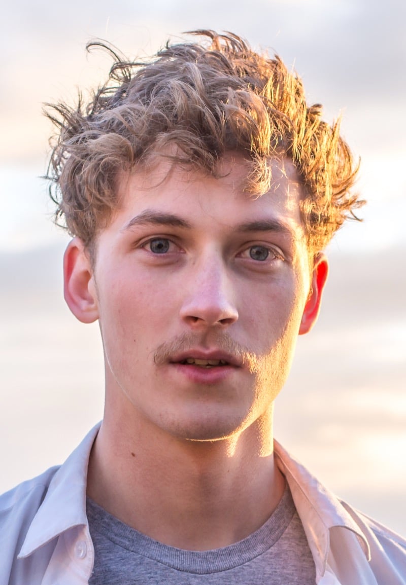 short wavy hair men