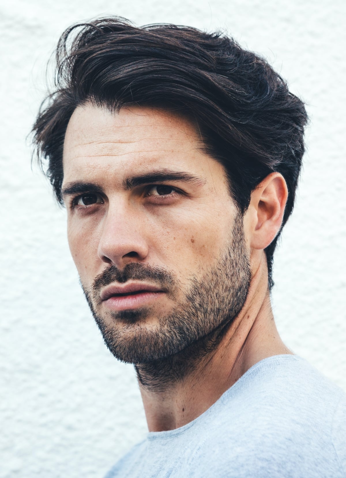 modern side part hairstyle men